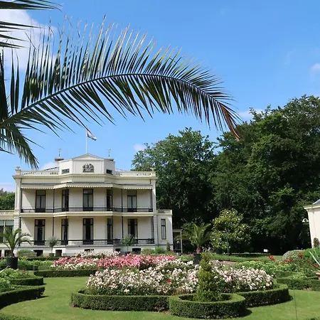 Отель Kasteel De Vanenburg Пюттен