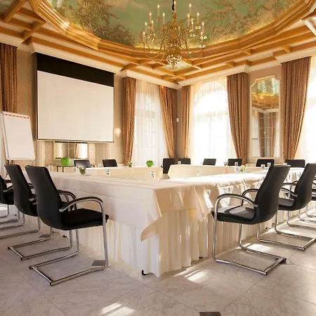 Hotel Kasteel De Vanenburg 4*