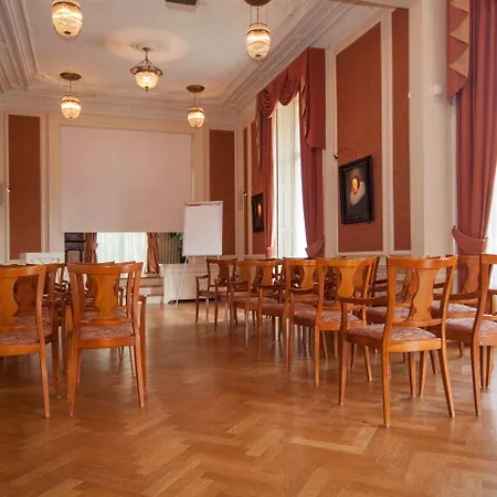 Kasteel De Vanenburg 4* Putten