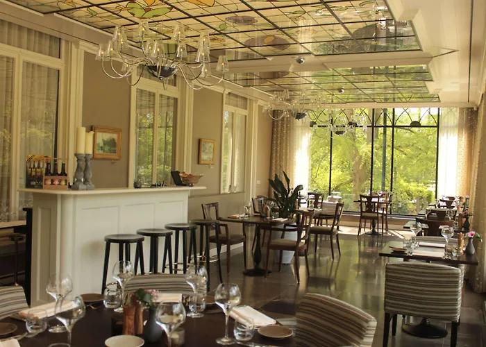 Kasteel De Vanenburg 호텔 푸텐