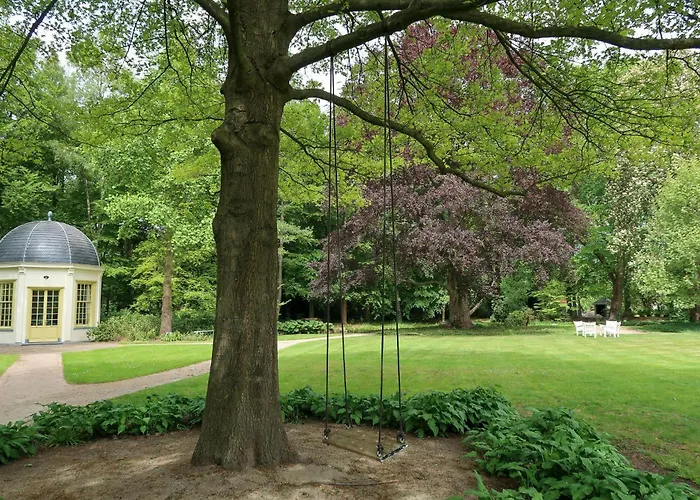 Kasteel De Vanenburg 호텔