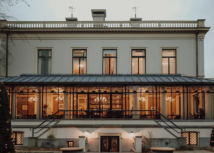 Otel Kasteel De Vanenburg