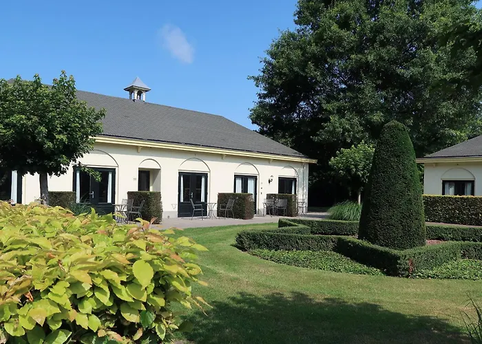 Kasteel De Vanenburg 4* 푸텐