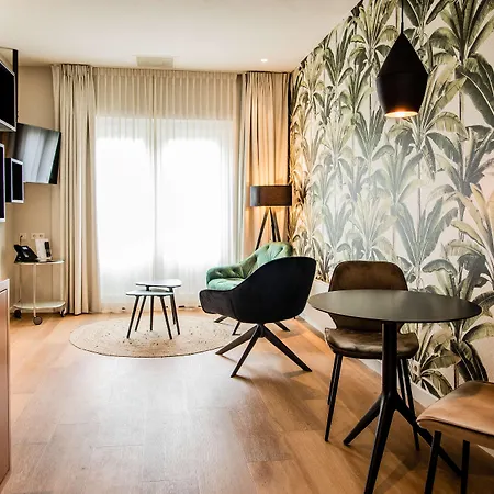 호텔 Kasteel De Vanenburg 4*